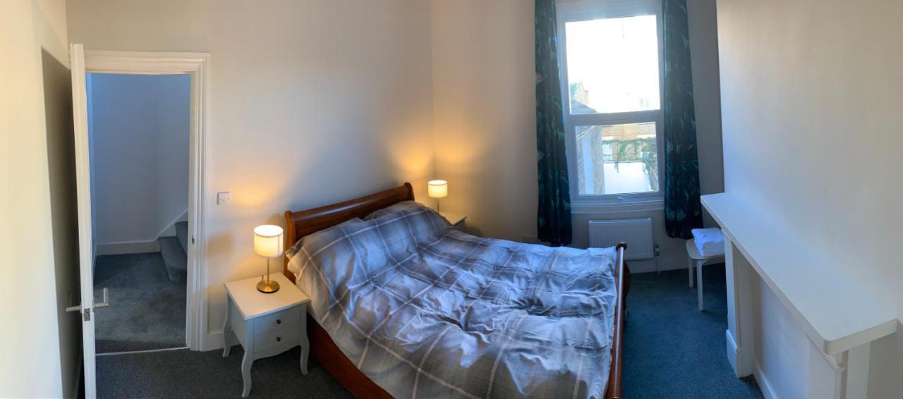 The Dimmer 2 Bedroom Apartment London Bagian luar foto