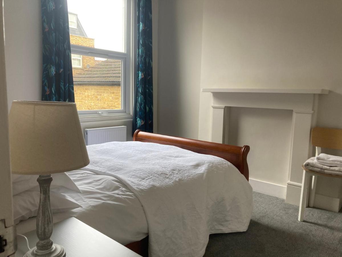 The Dimmer 2 Bedroom Apartment London Bagian luar foto