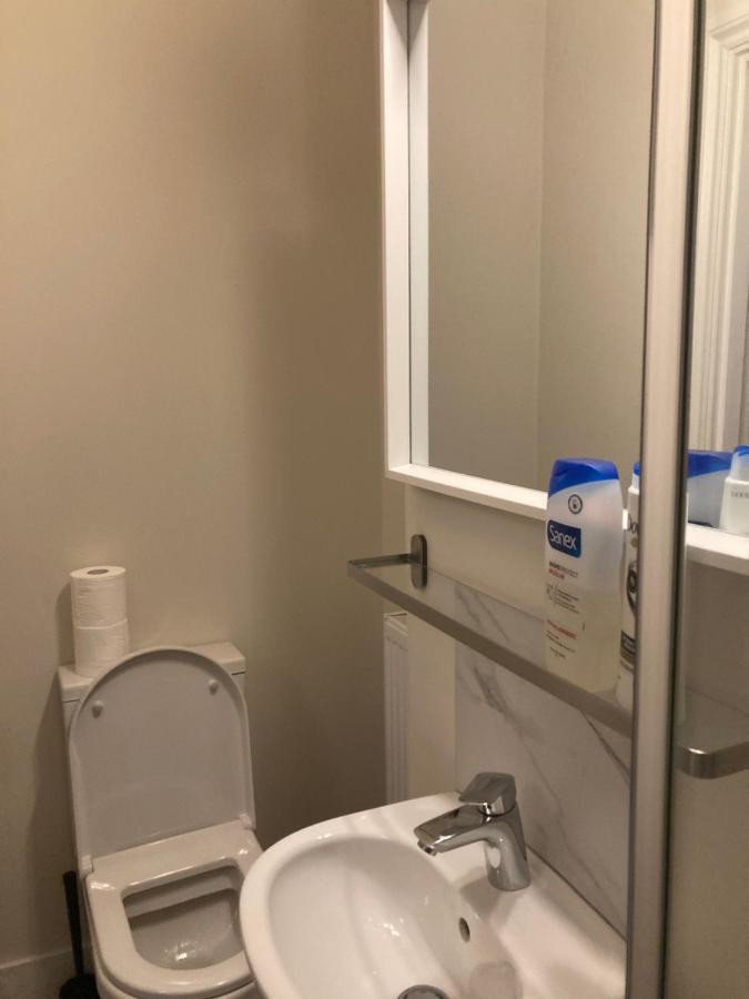 The Dimmer 2 Bedroom Apartment London Bagian luar foto